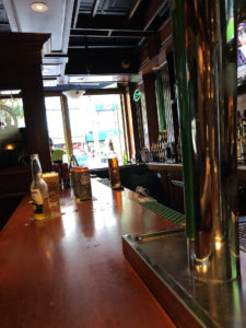 Twins Irish Pub - bar